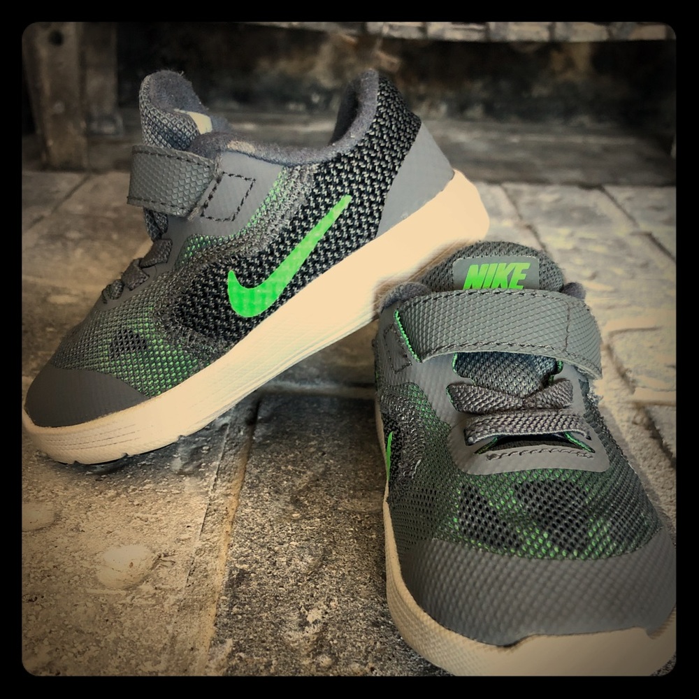 Nike Baby Boy Size 6 Kicks